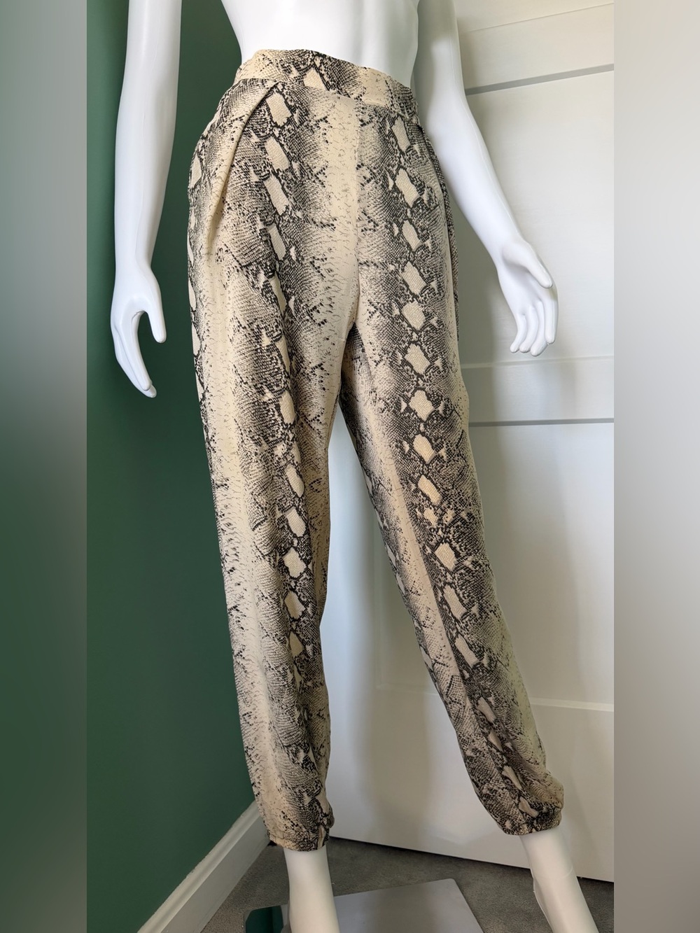 Gold Hawk Women’s Python Print High Waist Silk Joggers